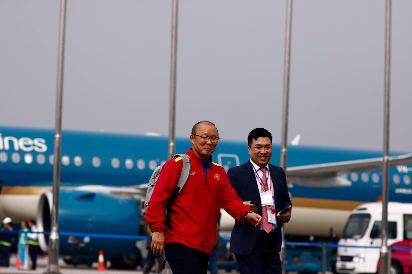 Đội tuyển Việt Nam về tới sân bay Nội Bài ảnh 19