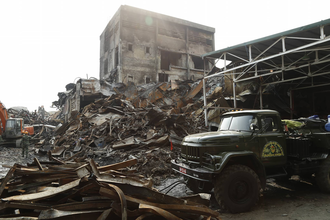 Mục kích bộ đội Hóa học tổng lực tiêu độc nhà kho Rạng Đông ảnh 2