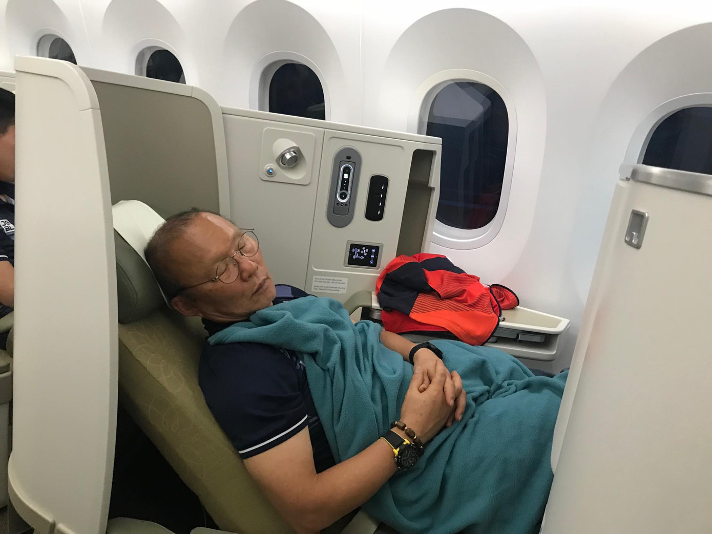 Các nhà vô địch SEA Games về đến Hà Nội ảnh 56