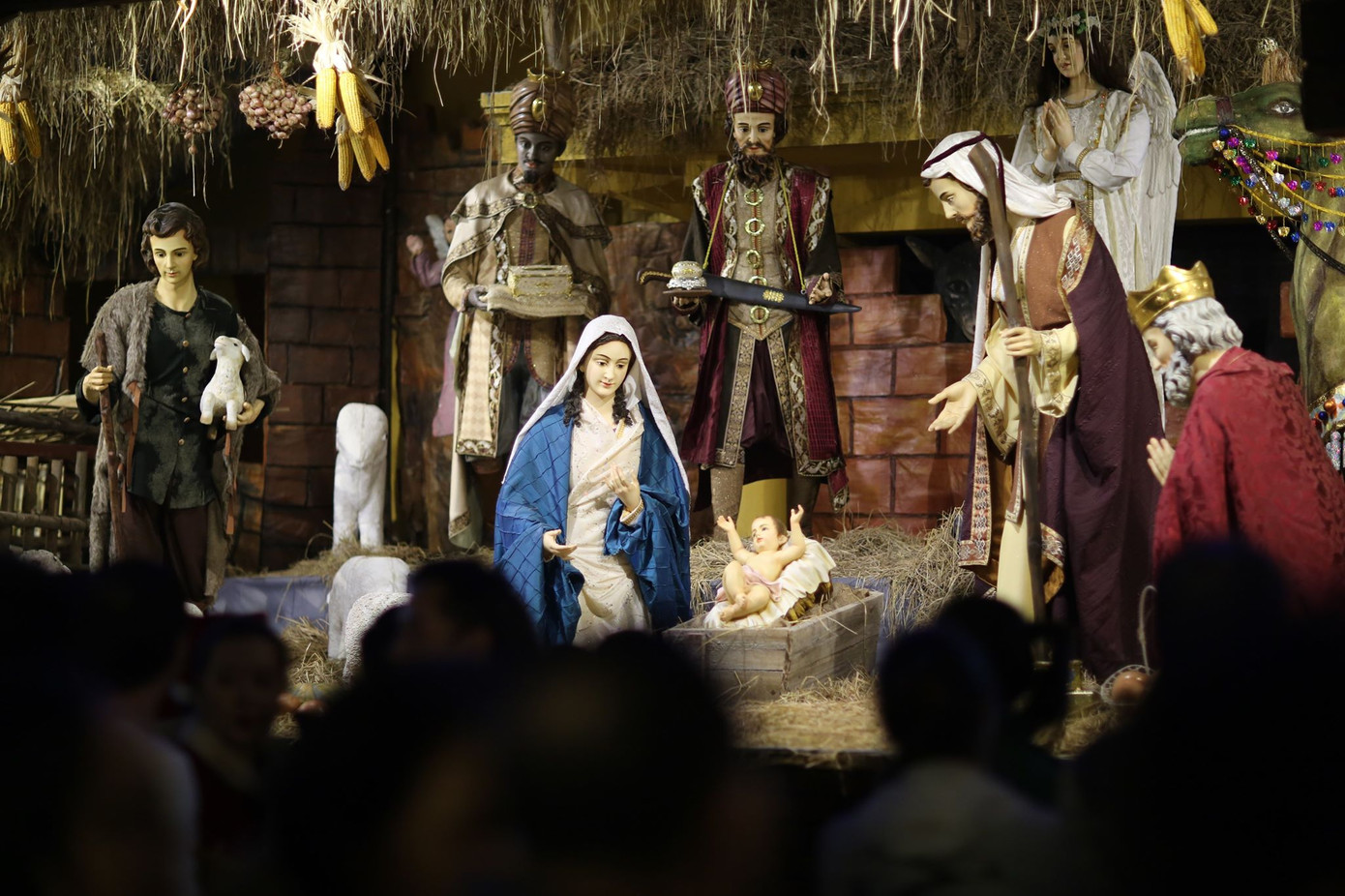 Người dân Hà Nội, TPHCM và nhiều thành phố đón Giáng sinh ảnh 4