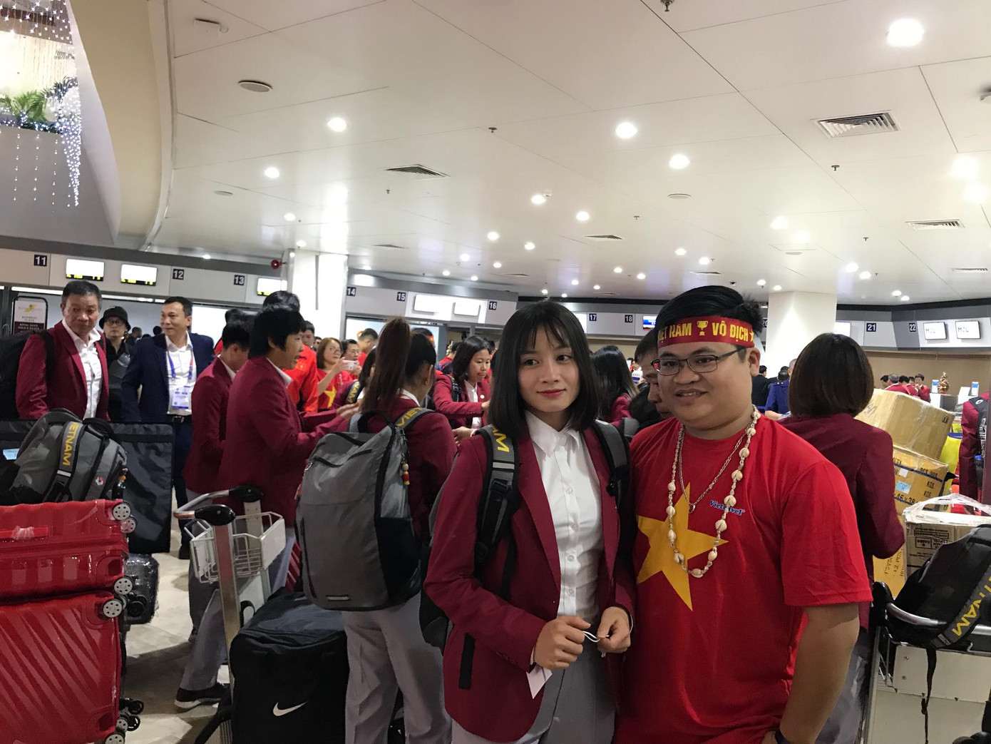 Các nhà vô địch SEA Games về đến Hà Nội ảnh 71