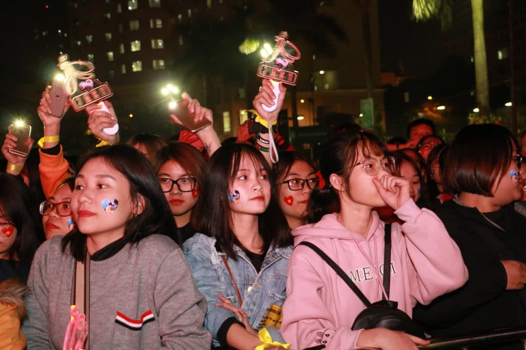 Triệu cổ động viên hò reo ăn mừng U22 Việt Nam vô địch SEA Games 30 ảnh 51