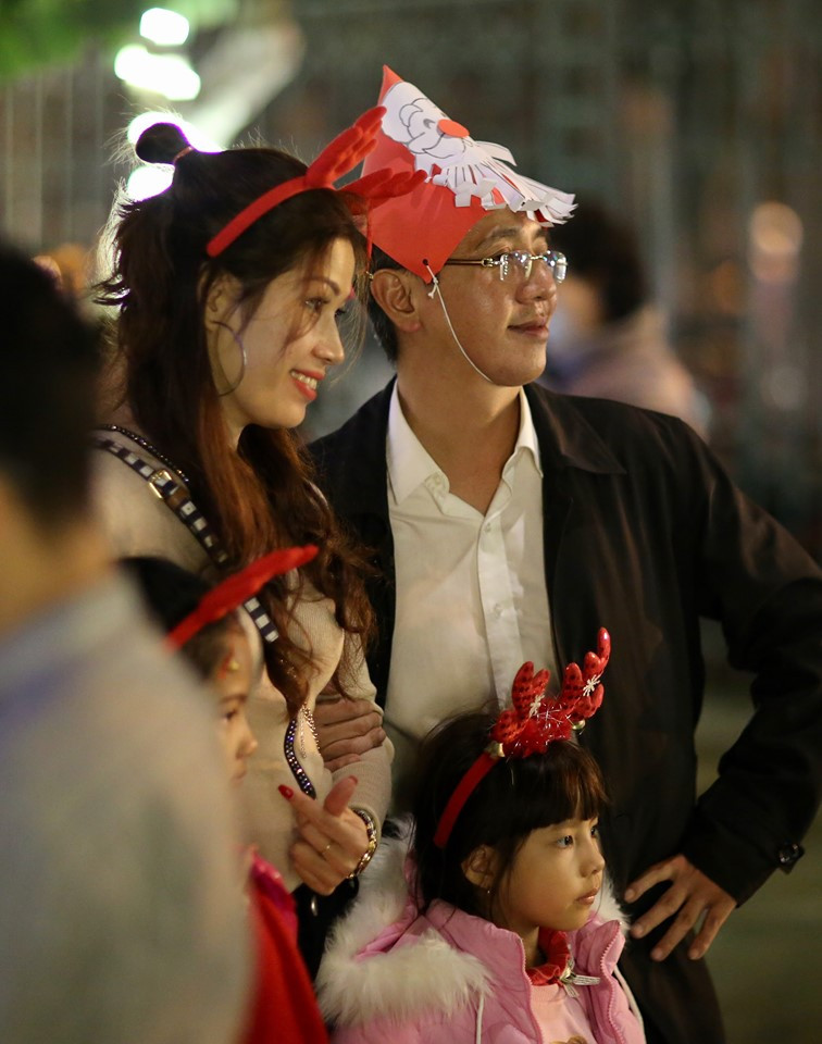 Người dân Hà Nội, TPHCM và nhiều thành phố đón Giáng sinh ảnh 5