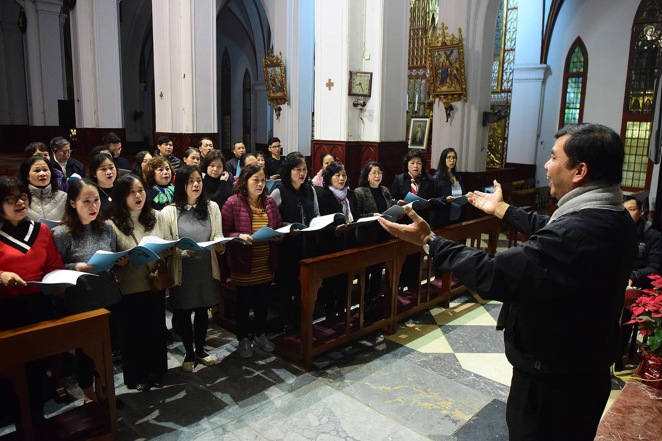 Người dân Hà Nội, TPHCM và nhiều thành phố đón Giáng sinh ảnh 54