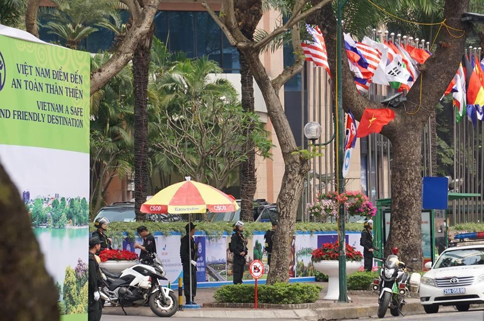 Lãnh đạo Việt Nam đón tiếp Chủ tịch Triều Tiên ảnh 33