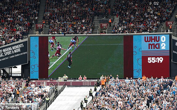 Sterling lập hat-trick, Man City vùi dập West Ham ảnh 11