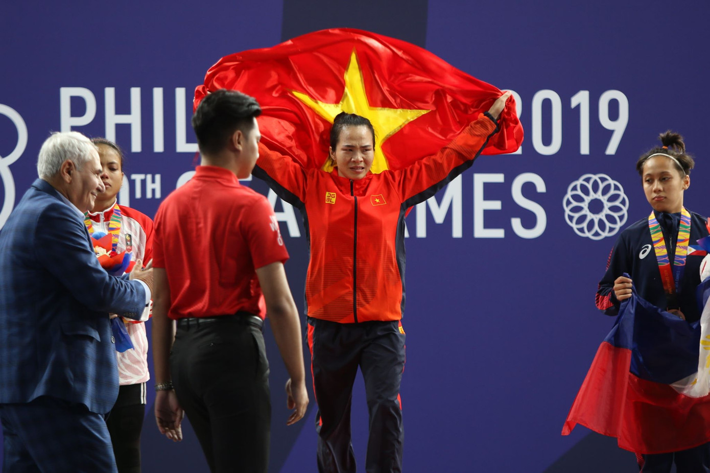 SEA Games ngày 1/12: Cử tạ lập cú đúp HCV cho Việt Nam ảnh 8