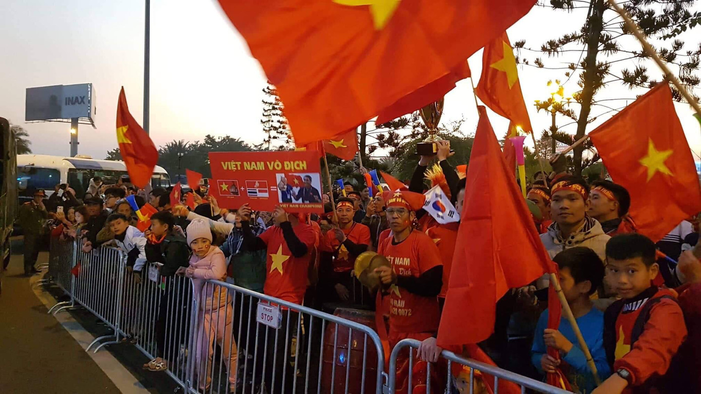 Các nhà vô địch SEA Games về đến Hà Nội ảnh 22