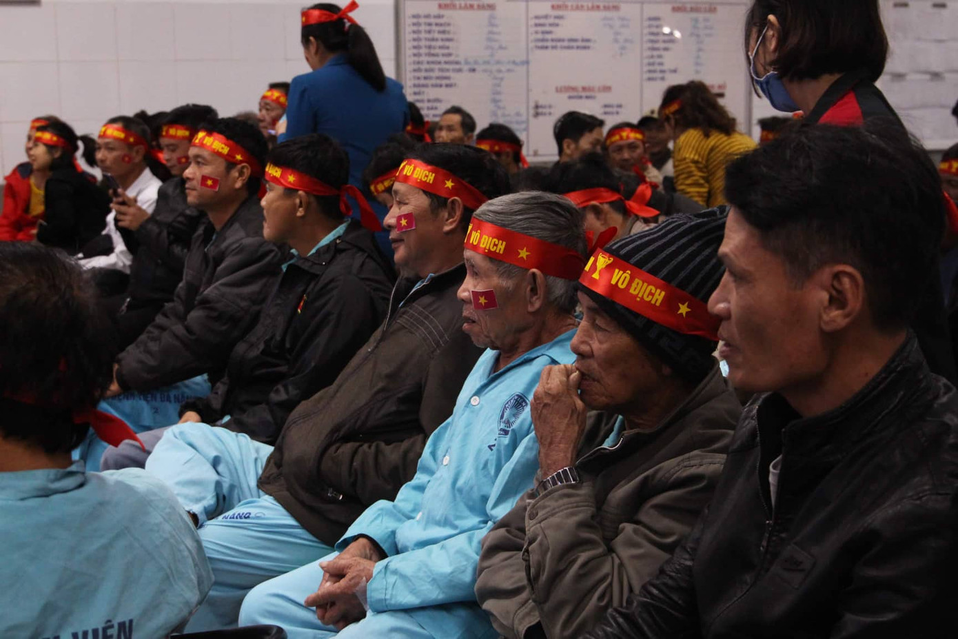 Triệu cổ động viên hò reo ăn mừng U22 Việt Nam vô địch SEA Games 30 ảnh 42