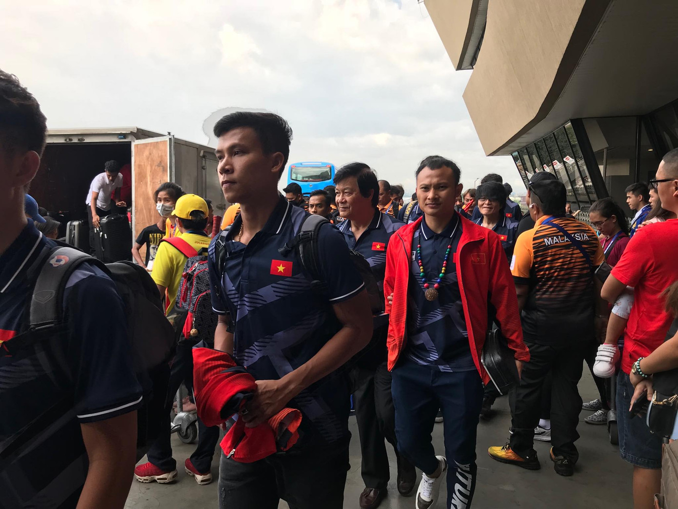 Các nhà vô địch SEA Games về đến Hà Nội ảnh 76