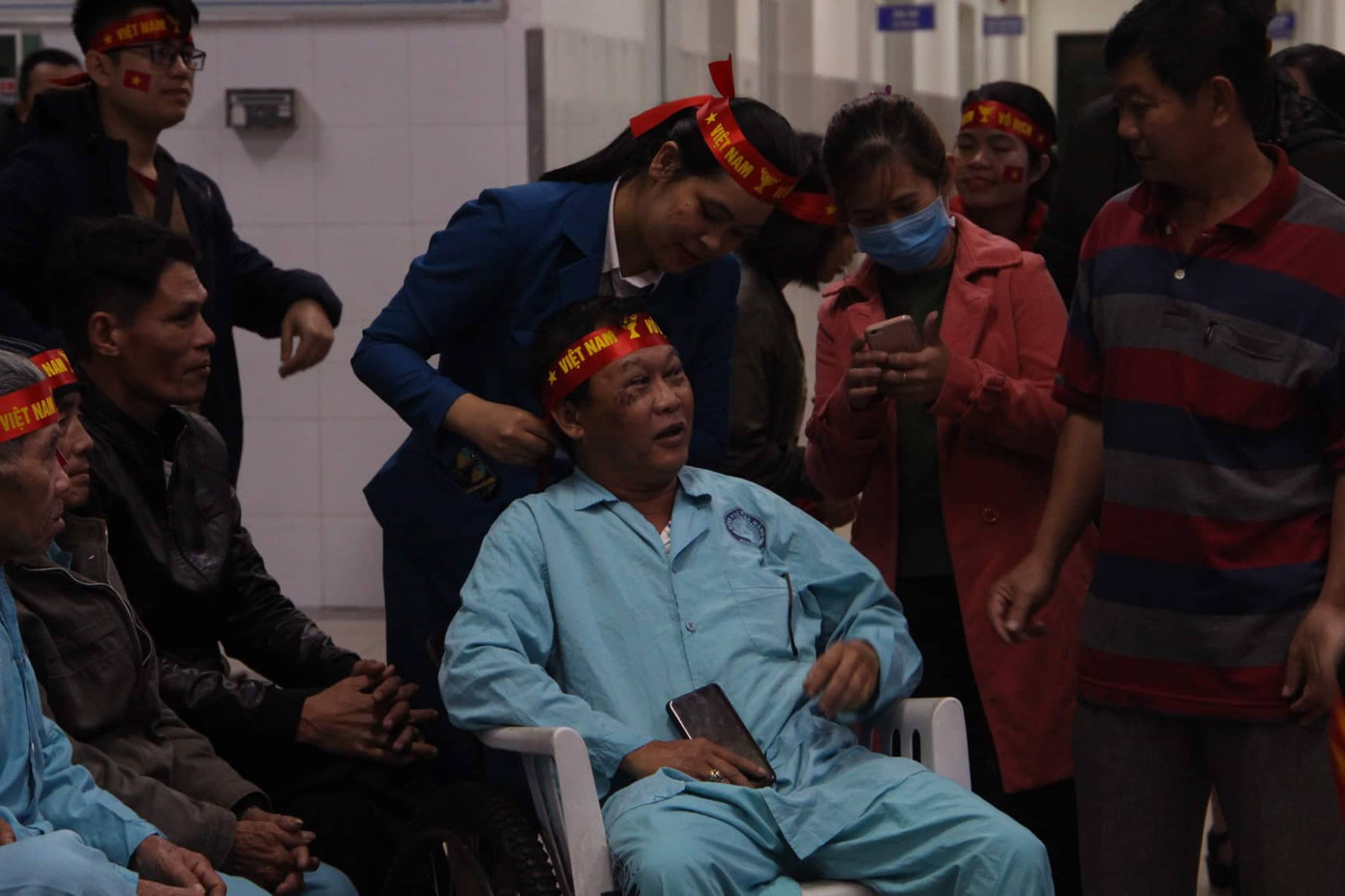 Triệu cổ động viên hò reo ăn mừng U22 Việt Nam vô địch SEA Games 30 ảnh 41