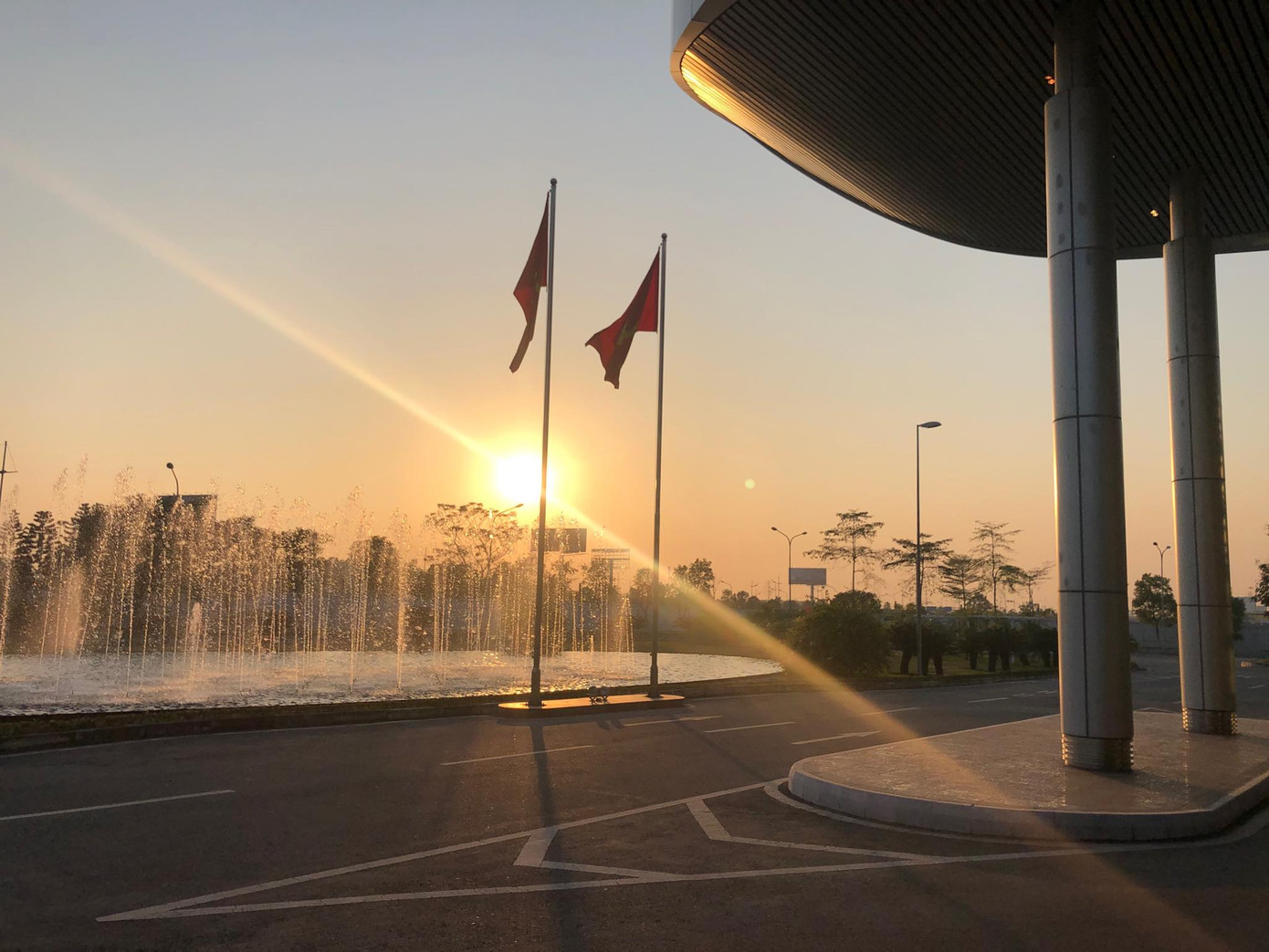 Các nhà vô địch SEA Games về đến Hà Nội ảnh 33