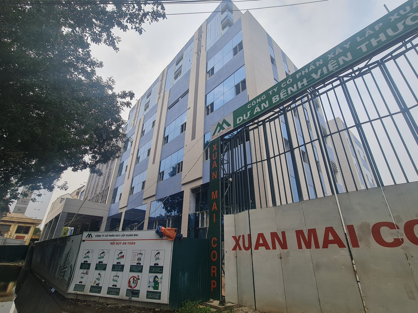 Dự án bệnh viện đa khoa huyện Thường Tín (giai đoạn 1), dự án thuộc dự án nhóm B, quy mô 300 giường bệnh, đạt tiêu chuẩn Bệnh viện hạng II. Dự án do Ban Quản lý dự án Đầu tư xây dựng công trình dân dụng và công nghiệp thành phố Hà Nội làm chủ đầu tư với tổng vốn hơn 684 tỷ đồng.