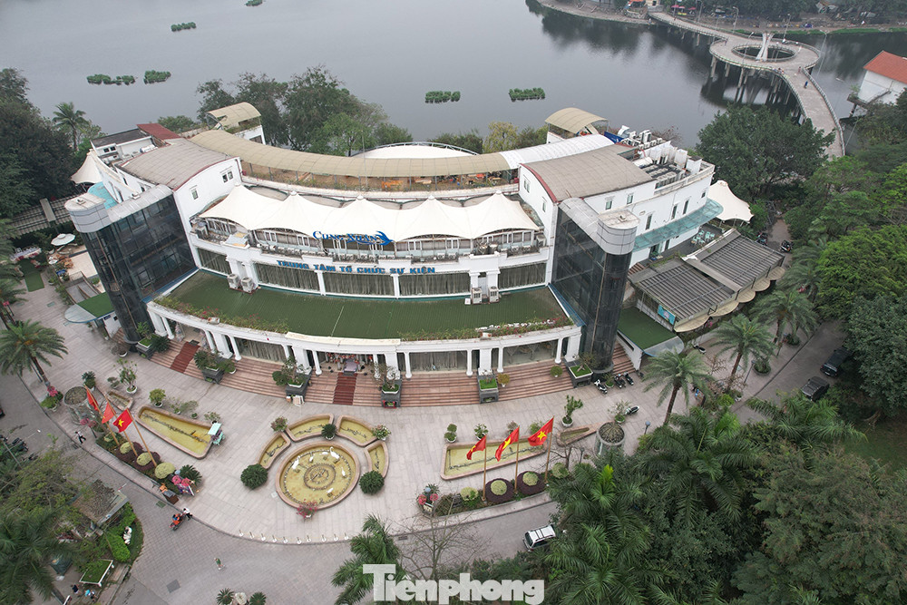 Đến thời điểm này UBND quận Hai Bà Trưng, UBND phường Thanh Nhàn đã ban hành tổng cộng 7 quyết định xử lý các vi phạm tại đây. Trong ảnh là công trình vi phạm trật tự xây dựng có tên Cung Xuân.