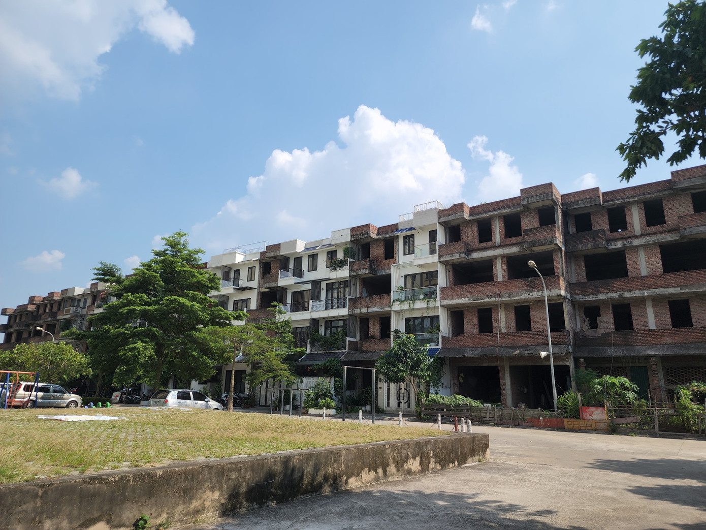 Khu liền kề của dự án cũng trong tình trạng lùm xùm liên quan đến cấp sổ hồng Khu liền kề của dự án cũng trong tình trạng lùm xùm liên quan đến cấp sổ hồng