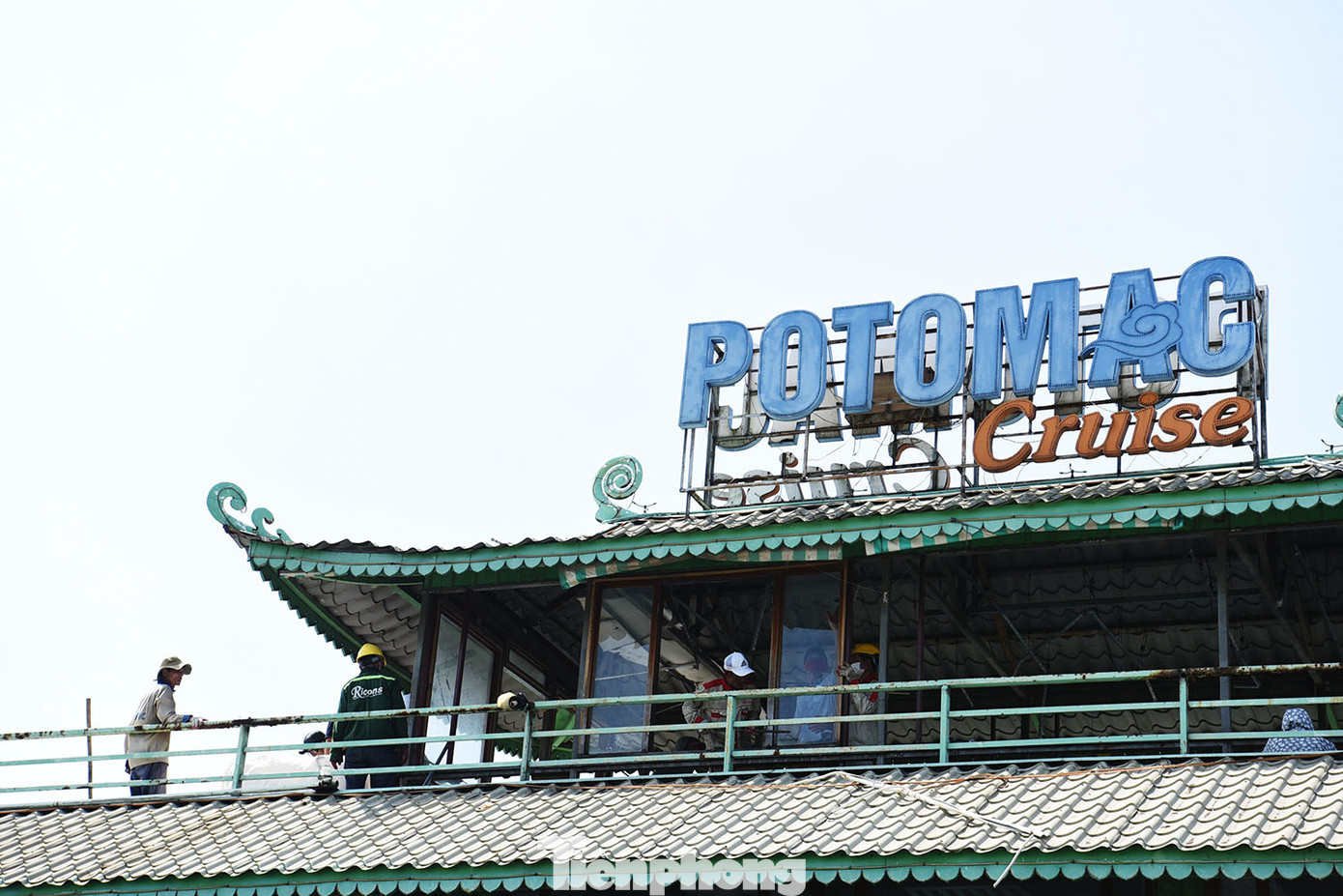 Tính đến trước ngày 16/5/2023, quận đã di dời 146/147 phương tiện thủy ra khỏi hồ Tây