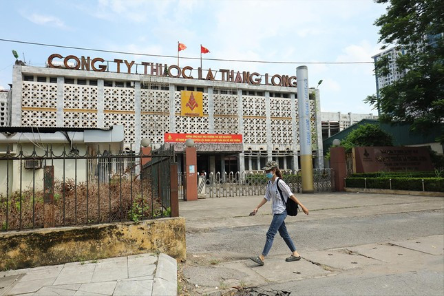 Cũng tại quận Thanh Xuân, Công ty TNHH MTV Thuốc lá Thăng Long ở địa chỉ tại 235 Nguyễn Trãi, diện tích hơn 64.000m2 nằm trong danh sách lần này