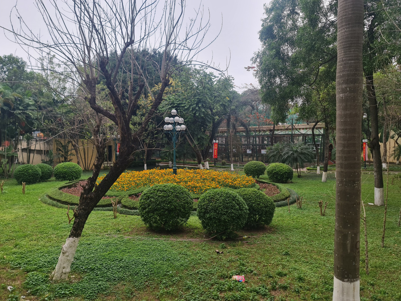 Vườn hoa được coi là vùng đệm sau khi mở rào công viên.