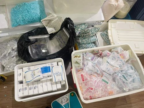 Gần 3 tấn nguyên liệu thuốc, TPCN bị thu giữ