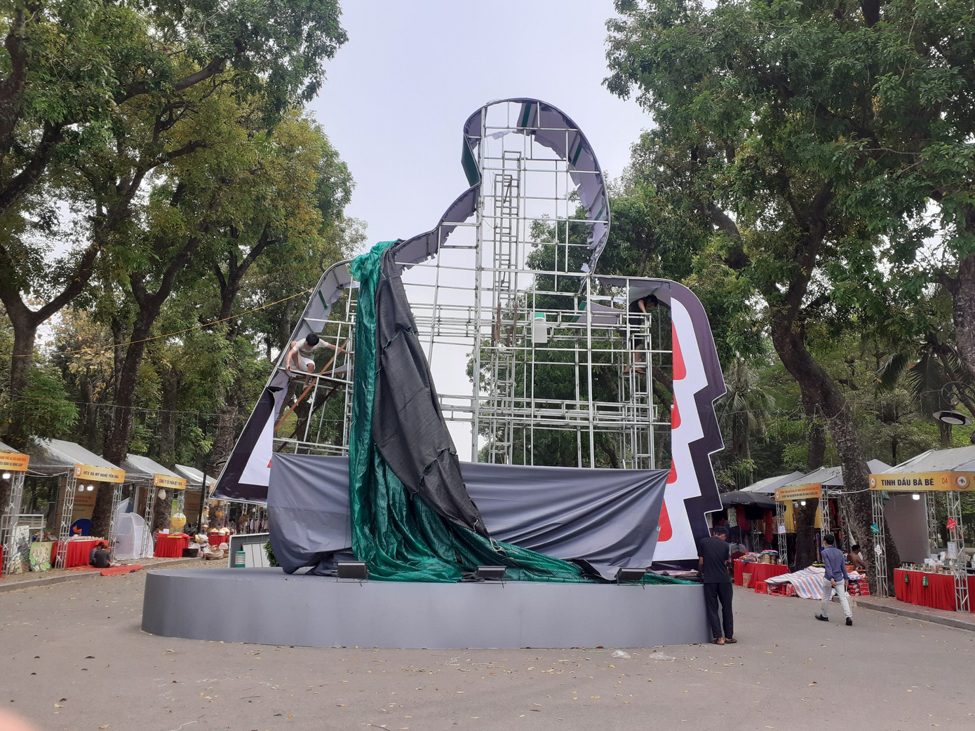 Biểu tượng check-in tại công viên Thống Nhất bị dỡ bỏ sáng 23/5 Biểu tượng check-in tại công viên Thống Nhất bị dỡ bỏ sáng 23/5