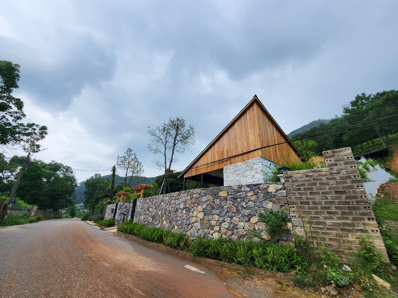 Công trình của ông Dương Văn Học tại hồ Đồng Đò, xã Minh Trí, huyện Sóc Sơn