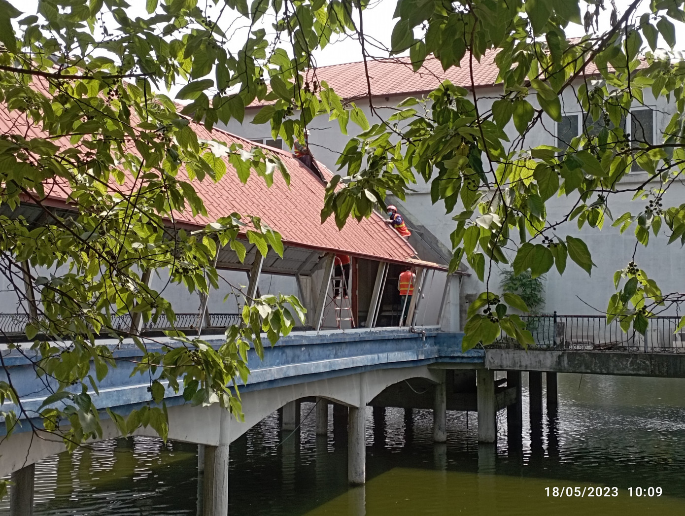 Dự kiến các sai phạm tại nhà nổi giữa hồ sẽ tháo dỡ xong trong vòng 1 tuần Dự kiến các sai phạm tại nhà nổi giữa hồ sẽ tháo dỡ xong trong vòng 1 tuần