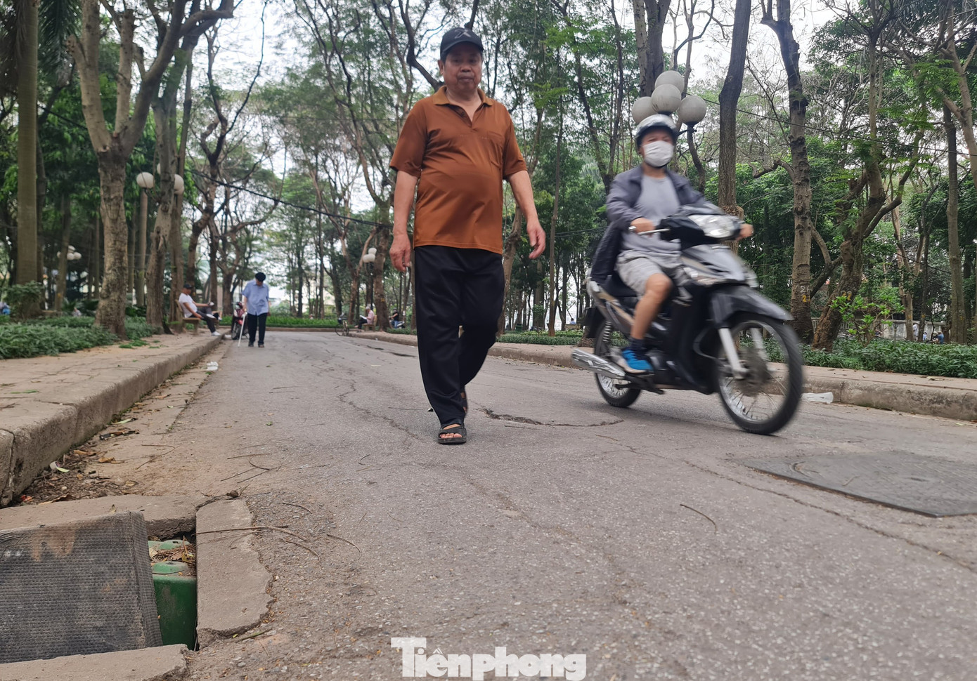 Với việc xử lý dứt điểm các sai phạm nêu trên, Chủ tịch UBND thành phố Hà Nội cũng yêu cầu tiến hành lập sơ đồ hiện trạng để giao UBND quận Hai Bà Trưng quản lý công viên.