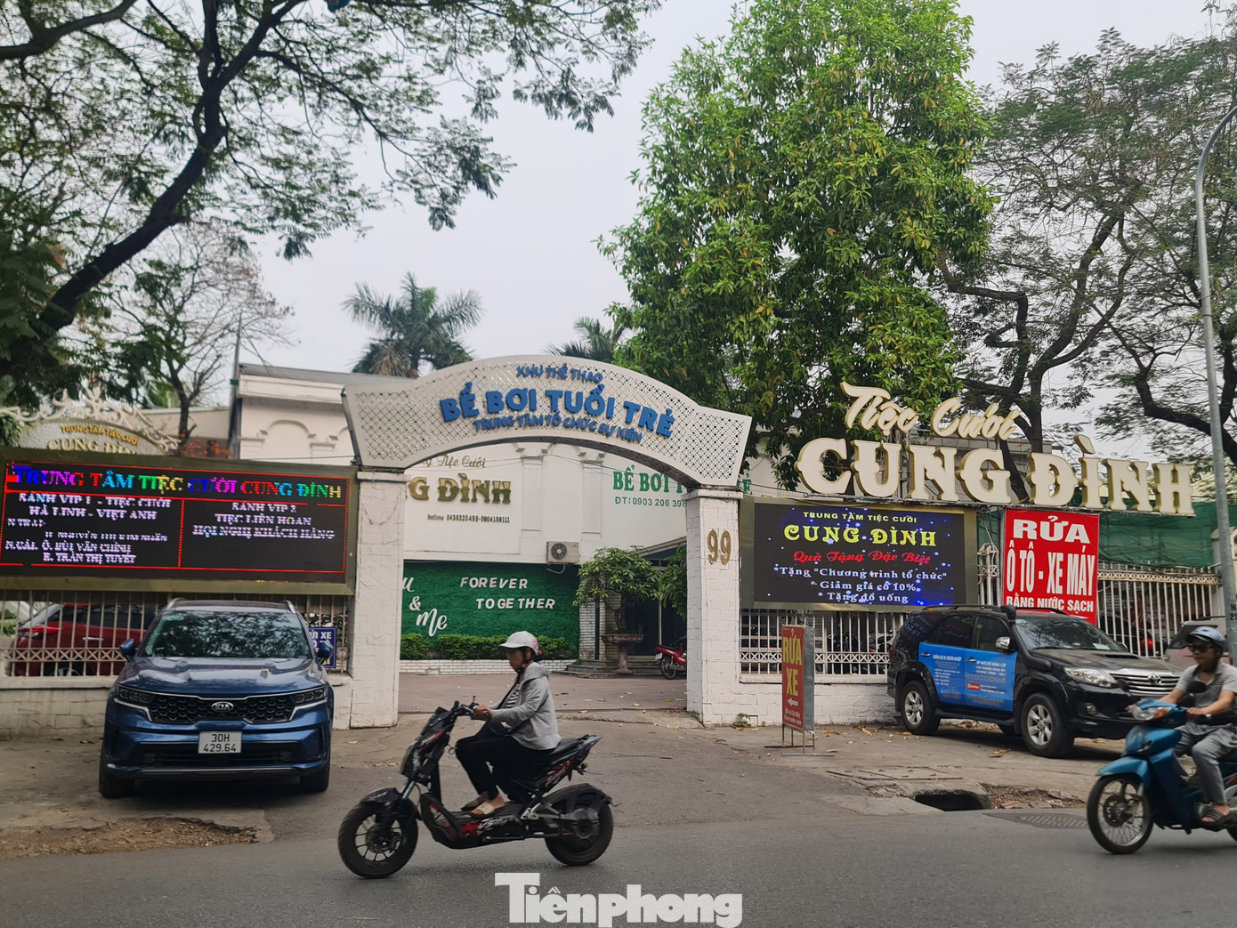 Tiếp đến là Trung tâm tiệc cưới Cung Đình nằm ở mặt đường Võ Thị Sáu