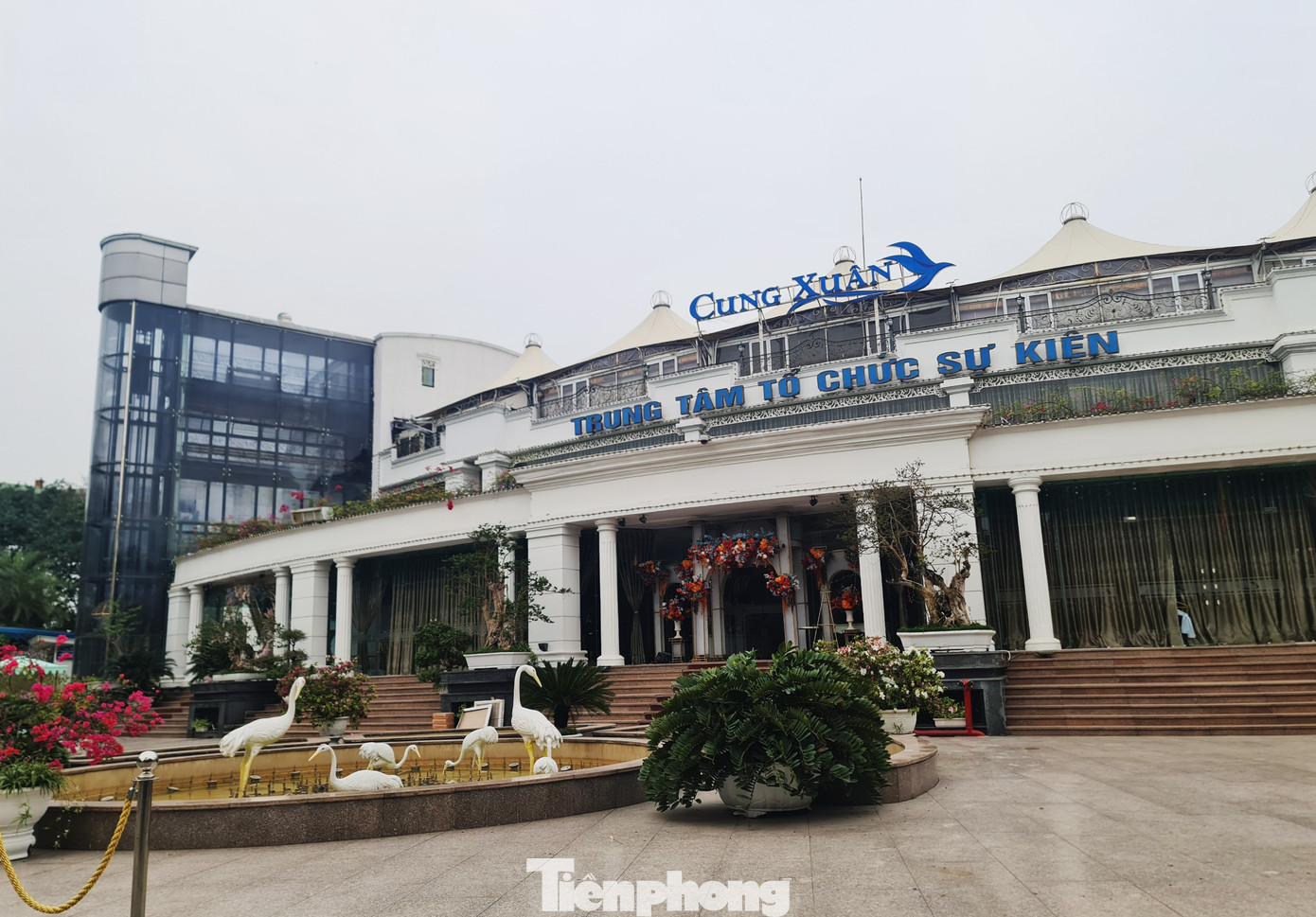 Công trình này vi phạm trật tự xây dựng nghiêm trọng với 2 cầu thang máy không có trong giấy phép xây dựng