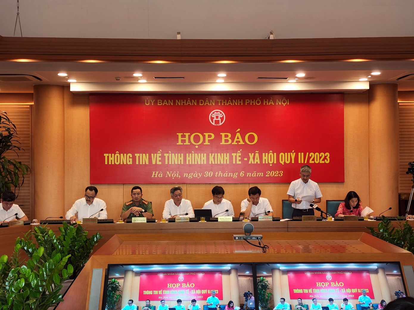 Quang cảnh buổi họp báo chiều 30/6