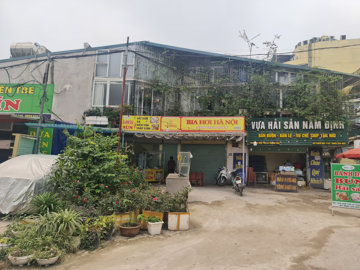 Khu đất đối ứng hiện vẫn đang là nhà dân, nhà hàng kinh doanh nhưng đã được bán cho nhà đầu tư. Liên quan đến vấn đề này, lãnh đạo quận Hoàng Mai cho biết, năm 2018, Công an quận Hoàng Mai đã có văn bản số 1211/CQĐT-KT gửi UBND phường Định Công trong đó nêu: Quá trình xác minh, cơ quan công an chưa thu thập được chứng cứ, tài liệu thể hiện chủ đầu tư đã giao dịch bán nhà đất tại Dự án Đại Kim - Định Công...