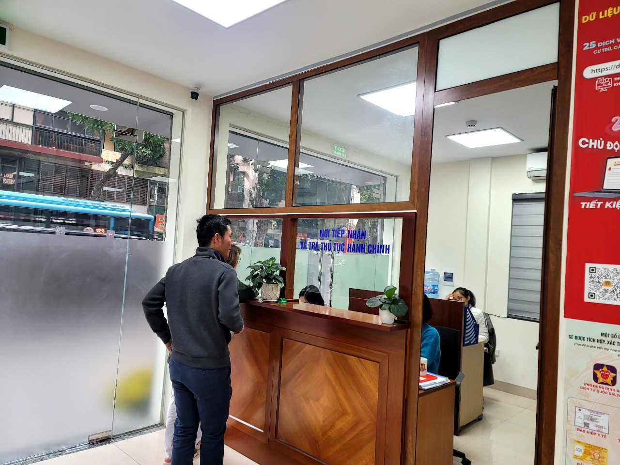 Được biết, Phòng Nội vụ quận Hoàn Kiếm đã thành lập đoàn kiểm tra công vụ về việc thực hiện kỷ luật, kỷ cương hành chính đối với cán bộ, công chức trên địa bàn.