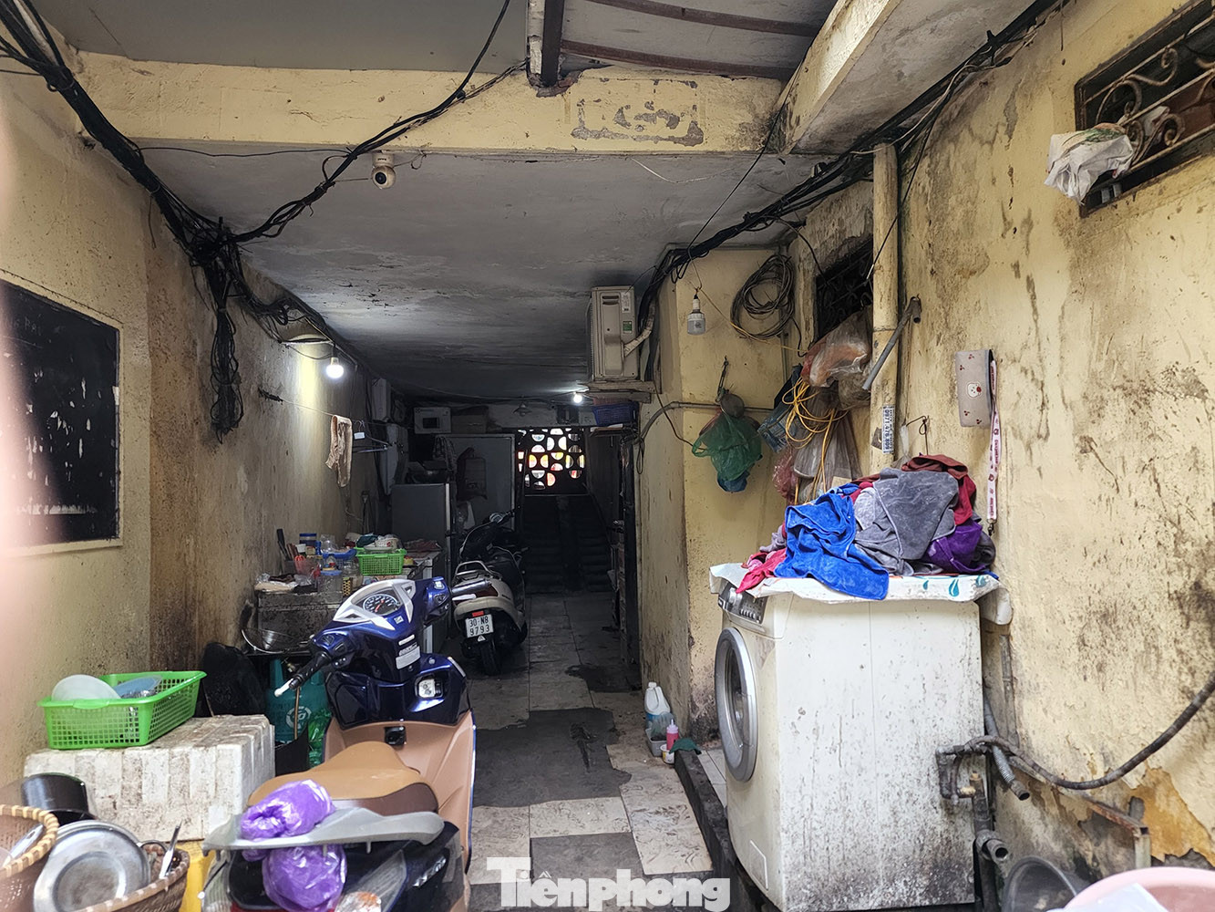 Nhiều đoạn cầu thang bị chiếm dụng, mất an toàn phòng cháy chữa cháy