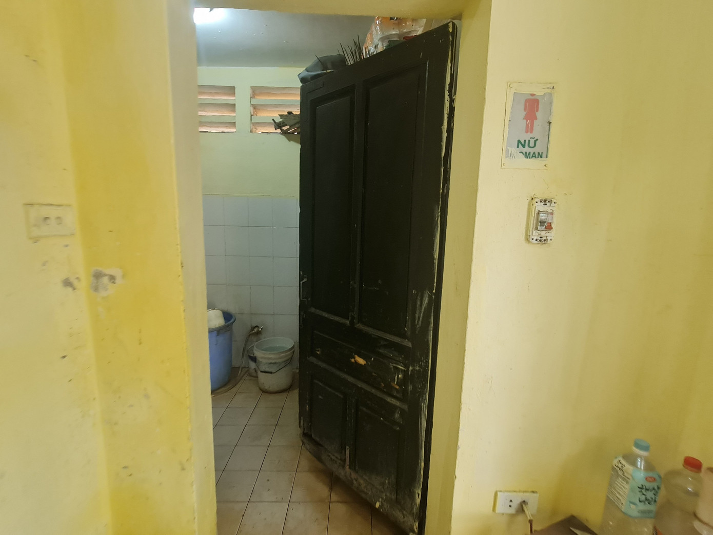 Nhà vệ sinh công cộng tại mặt đường phố Lý Thường Kiệt.