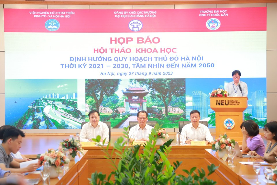 Quang cảnh buổi họp báo