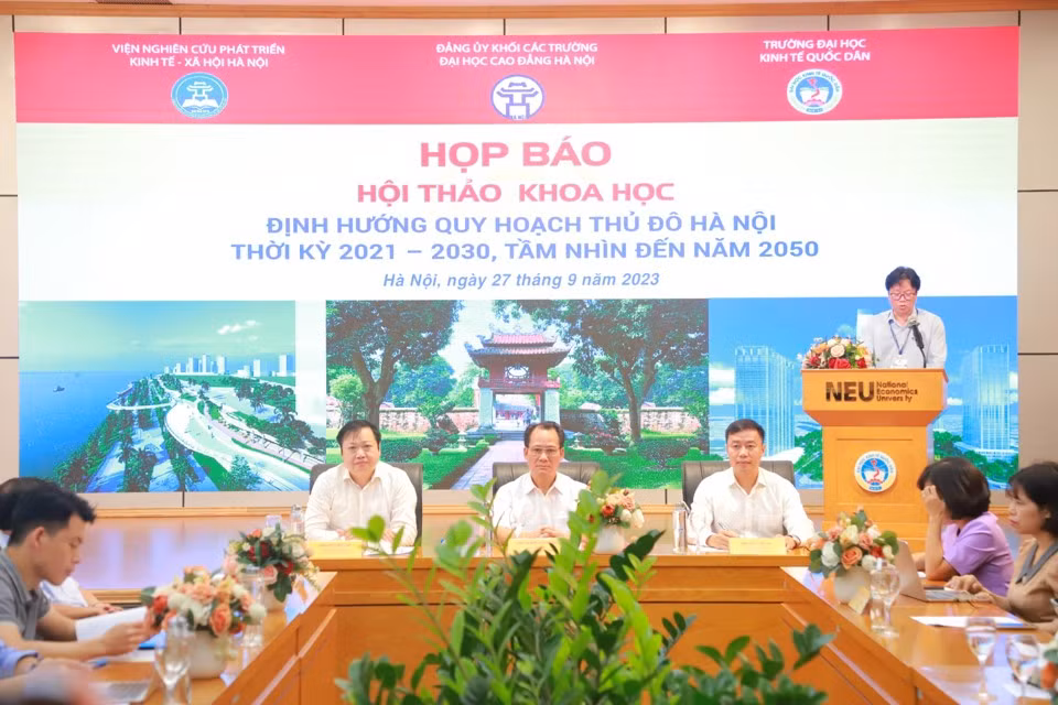 Quang cảnh buổi họp báo Quang cảnh buổi họp báo