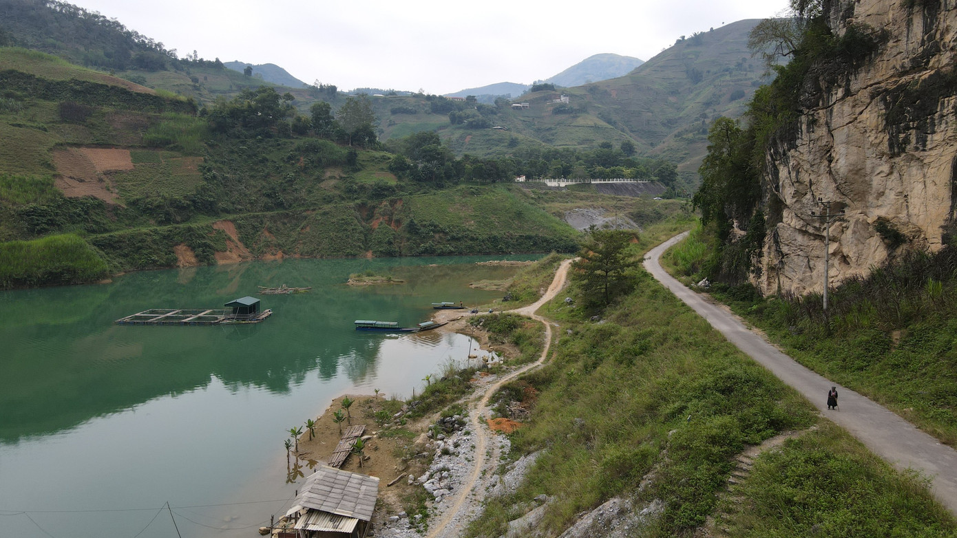 Hiện sông Nho Quế qua điện bàn xã Khâu Vai đã được du khách biết đến nhiều hơn. Tuy nhiên, đường vào bến khó khăn cũng là trở ngại với du khách.