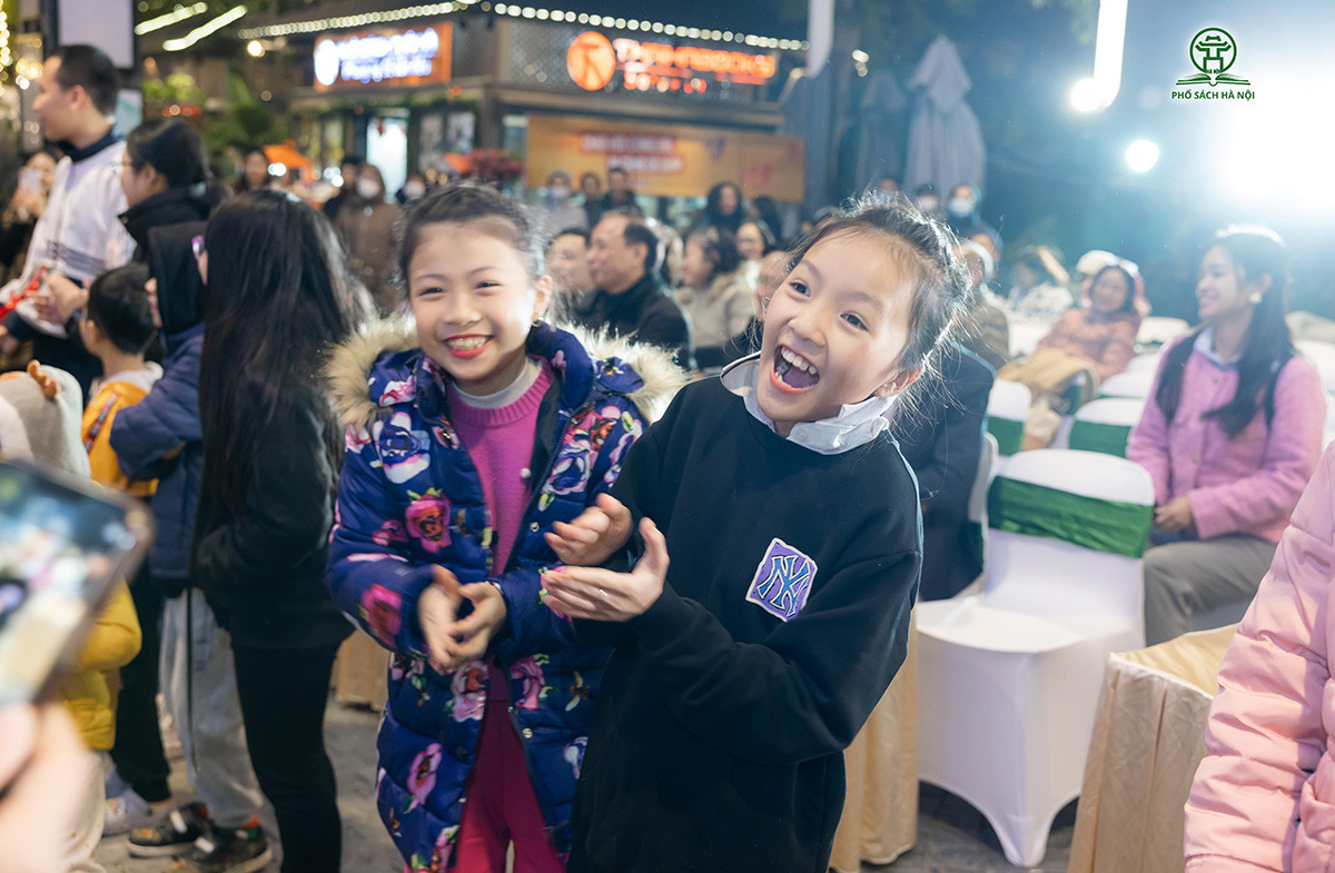 Các bạn nhỏ được trải nghiệm nhiều chương trình thú vị, phù hợp với lứa tuổi tại phố sách cuối tuần