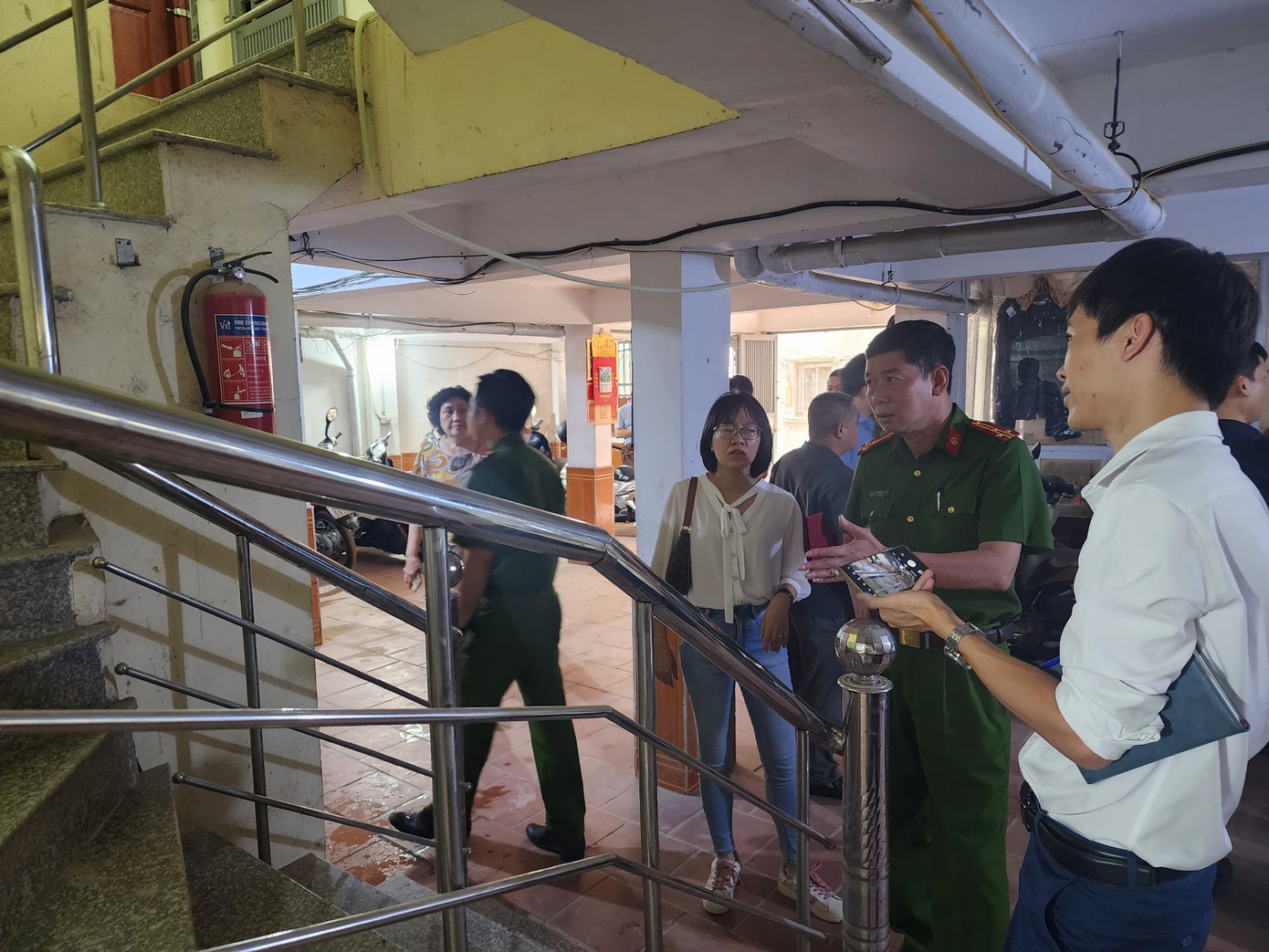 Liên ngành quận Tây Hồ kiểm tra một chung cư mini trên địa bàn quận Liên ngành quận Tây Hồ kiểm tra một chung cư mini trên địa bàn quận