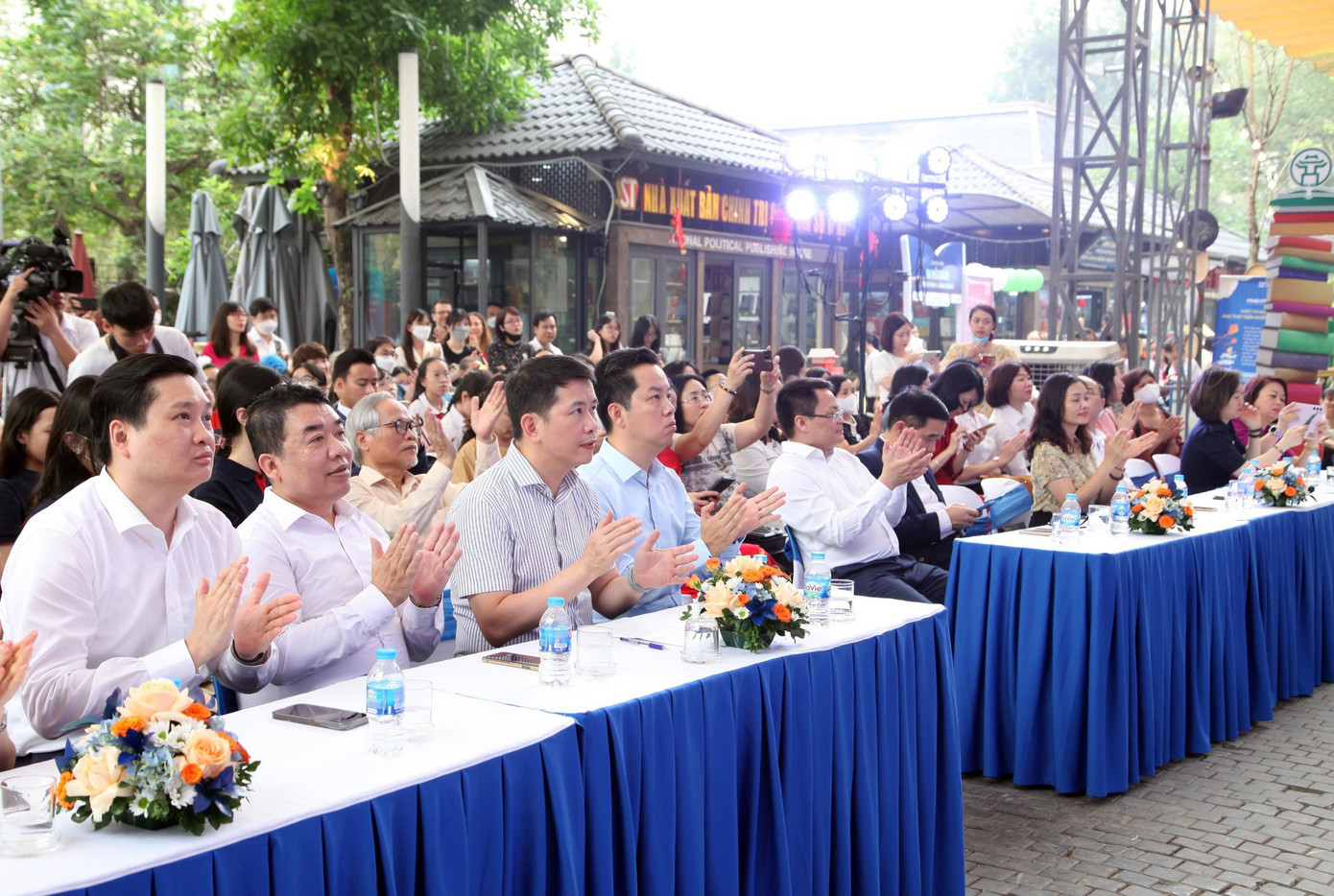 Đây là chương trình được UBND quận Hoàn Kiếm phát động nhằm phát huy hiệu quả không gian văn hóa đọc tại Phố Sách Hà Nội, đồng thời để phố sách thực sự trở thành điểm đến văn hóa tại Thủ đô sau 6 năm đi vào hoạt động.