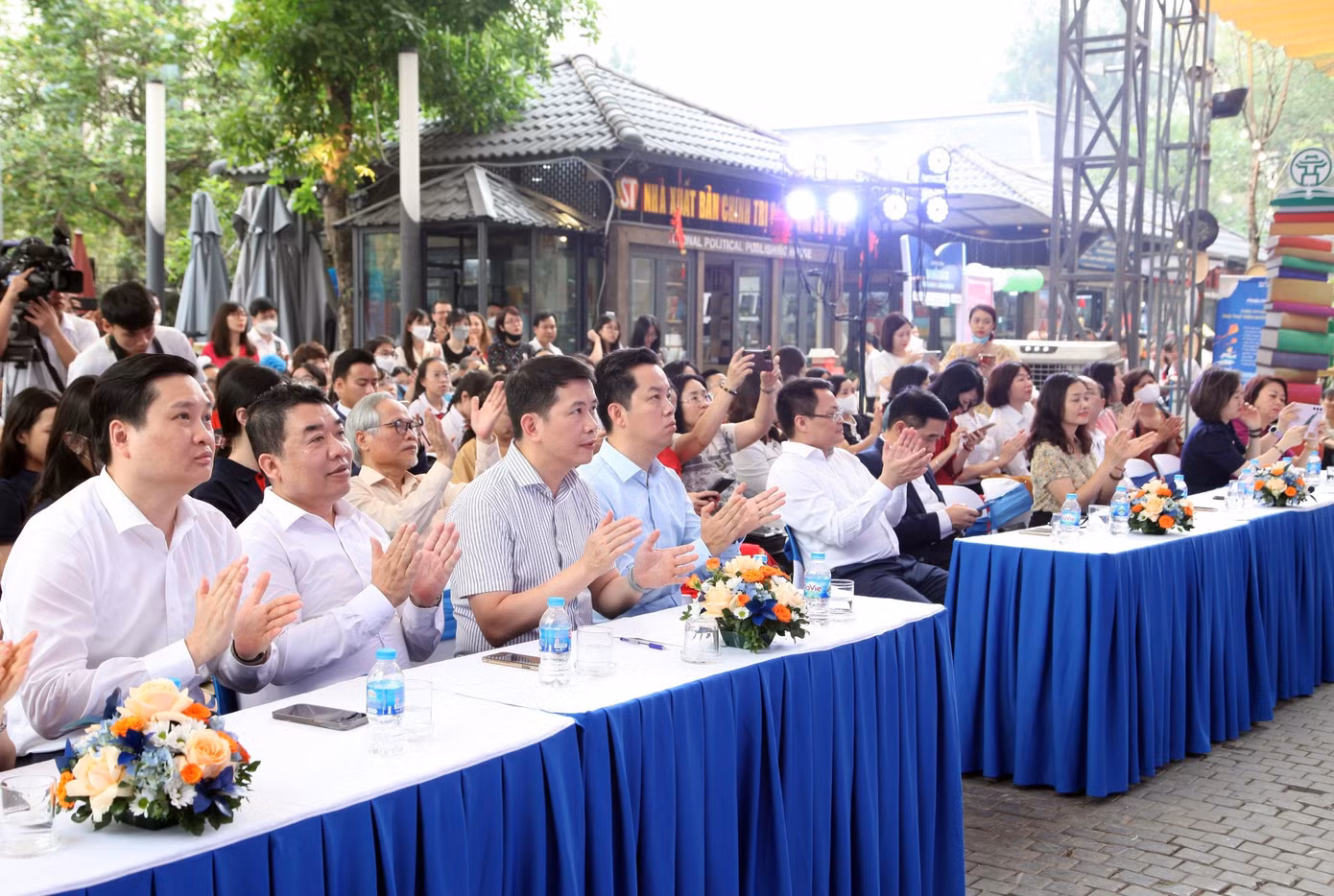 Đây là chương trình được UBND quận Hoàn Kiếm phát động nhằm phát huy hiệu quả không gian văn hóa đọc tại Phố Sách Hà Nội, đồng thời để phố sách thực sự trở thành điểm đến văn hóa tại Thủ đô sau 6 năm đi vào hoạt động.