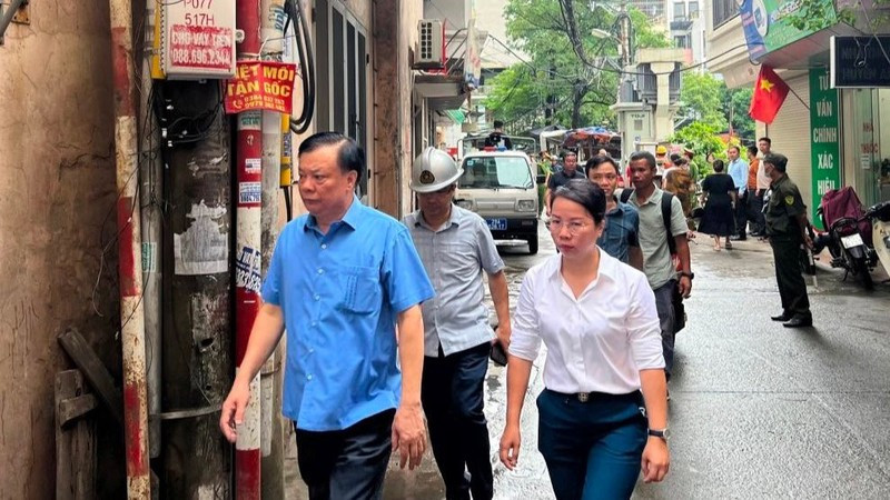 Bí thư Hà Nội Đinh Tiến Dũng thị sát hiện trường vụ cháy sáng 13/9 Bí thư Hà Nội Đinh Tiến Dũng thị sát hiện trường vụ cháy sáng 13/9