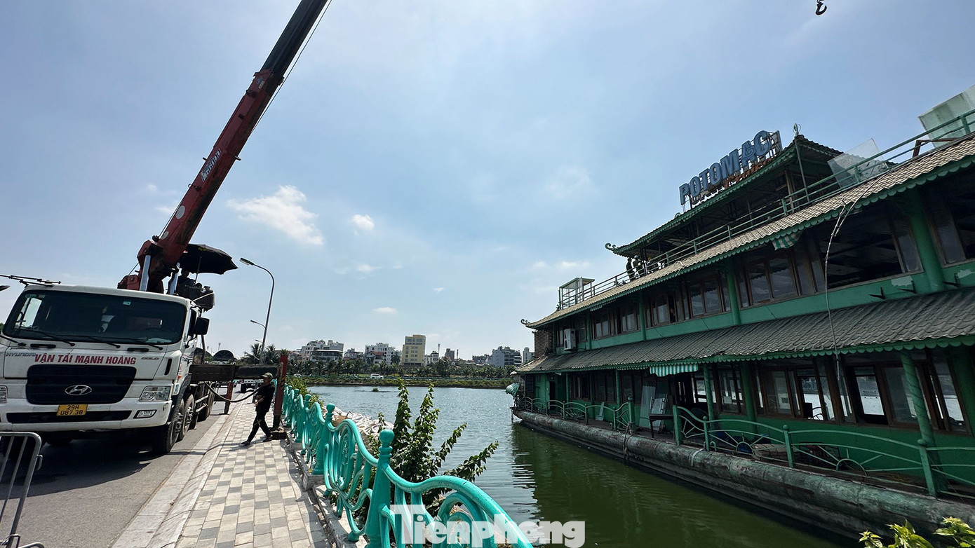 Về mục tiêu dài hạn, UBND quận Tây Hồ đang tiếp tục hoàn thiện Đề án Bảo tồn và phát huy giá trị khu vực hồ Tây và phụ cận. Nội dung của đề án bao gồm việc thực hiện quy hoạch, quản lý hạ tầng kinh tế, hạ tầng kỹ thuật, hạ tầng xã hội; quản lý không gian chức năng; làm rõ các hạng mục kinh doanh dịch vụ, thể thao, du lịch được khai thác, theo chỉ đạo của UBND thành phố