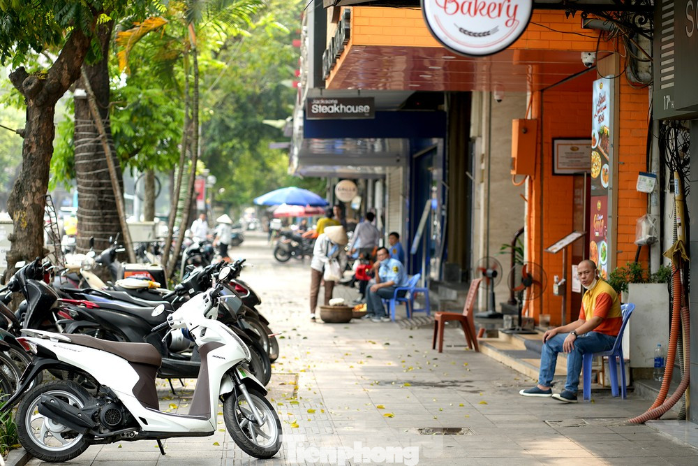 Vỉa hè Hà Nội.