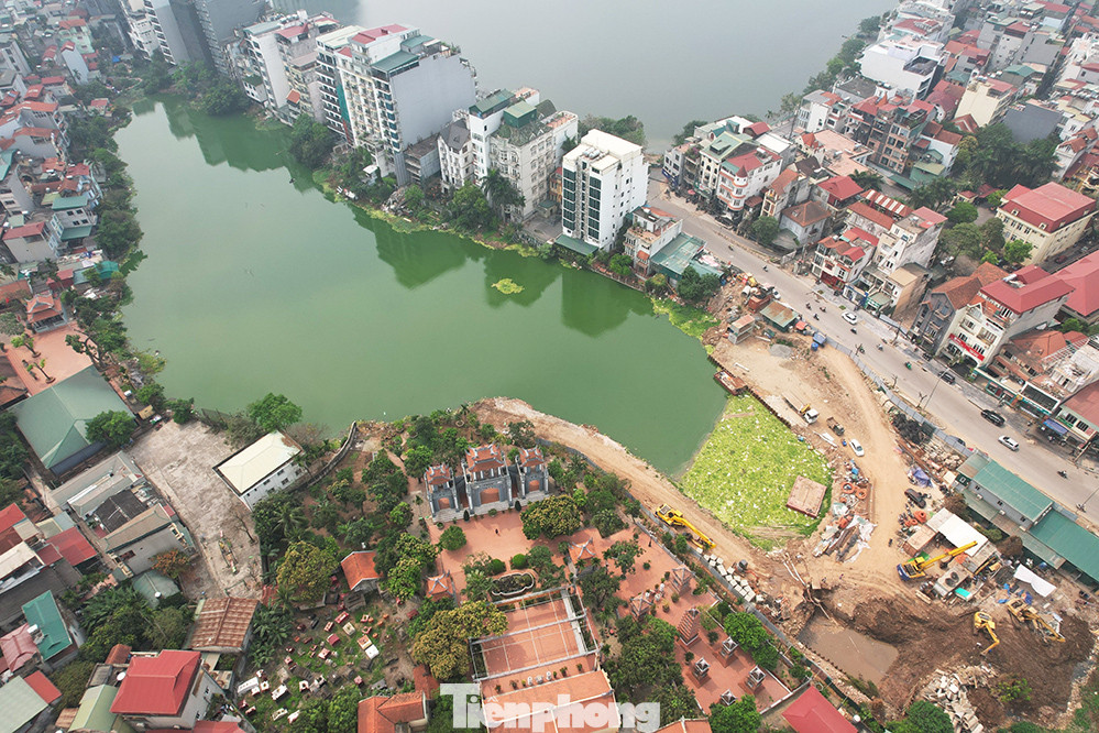 Hồ Tứ Liên nhìn từ trên cao. Do địa hình thấp, không có đường đi lại nên ít người biết đến hồ Tứ Liên