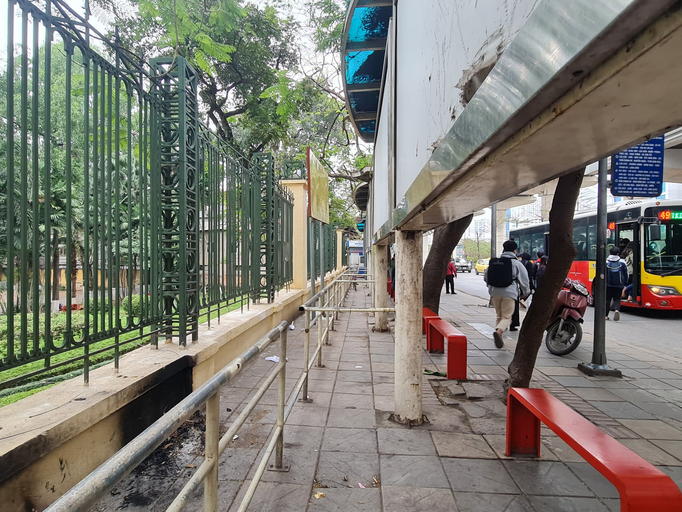 Khu vực này đang là điểm chờ xe buýt.