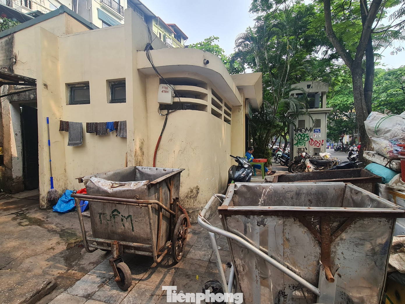 Nhà vệ sinh công cộng này đang nằm trong kế hoạch cải tạo của UBND quận Hoàn Kiếm.