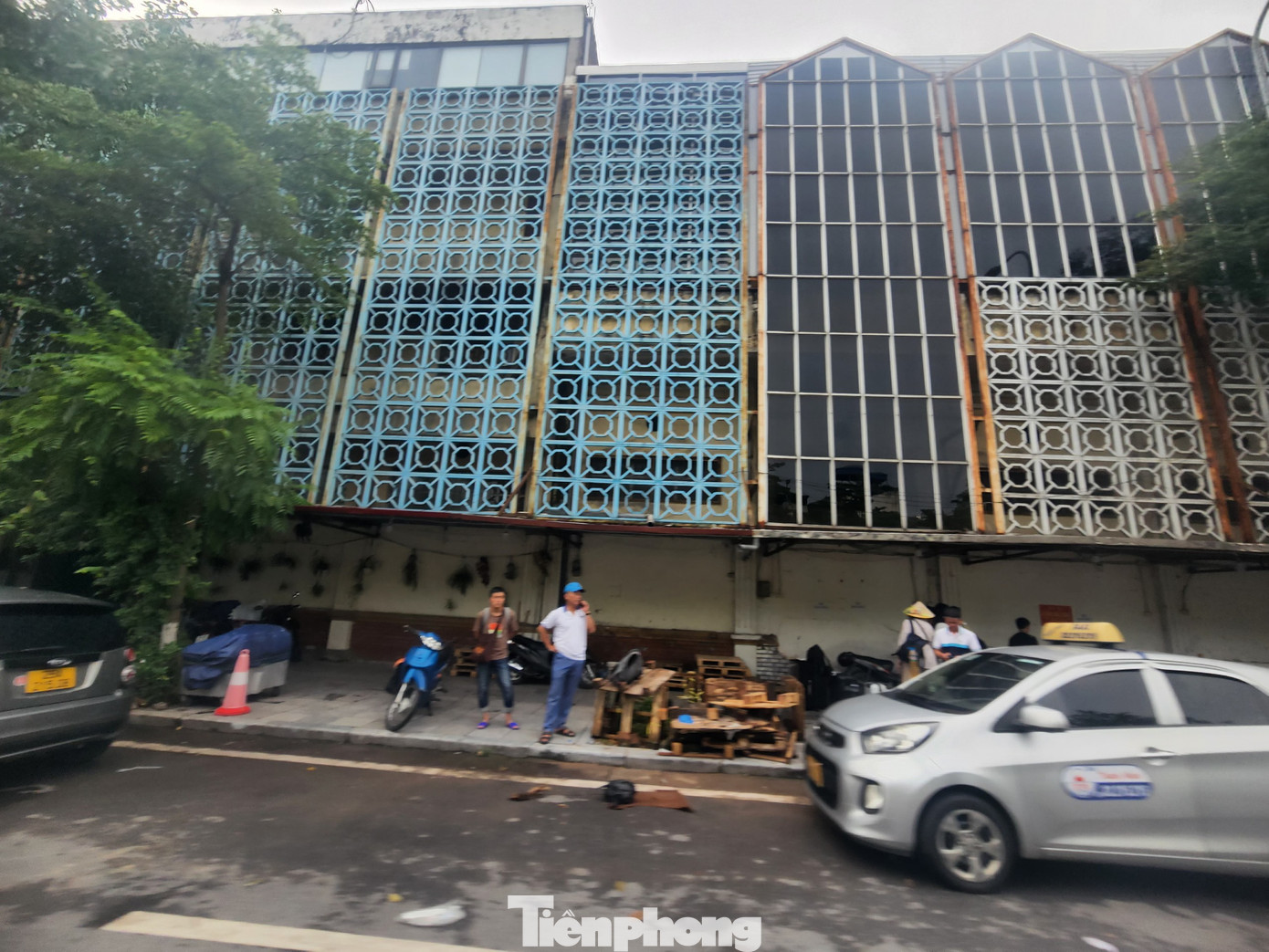 Công ty In báo Nhân dân có diện tích rộng với 3 mặt tiền