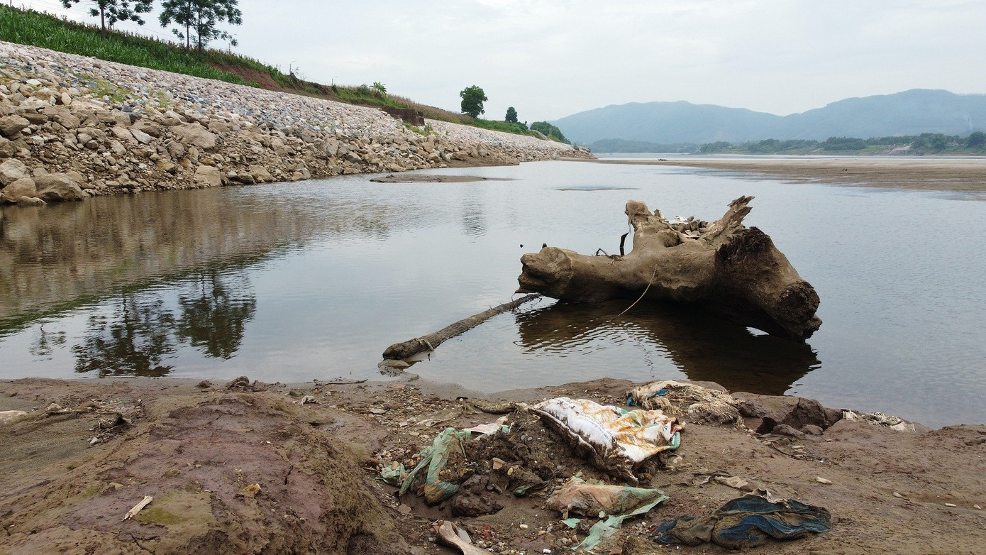 Viwasupco đang cấp khoảng 300.000 m3 nước một ngày đêm, phục vụ người dân 10 quận, huyện phía tây nam Thủ đô gồm: Quốc Oai, Thạch Thất, Hoài Đức, Đan Phượng, Thanh Trì, Hoàng Mai, Thanh Xuân, Hà Đông, Cầu Giấy, Nam Từ Liêm. Viwasupco đang cấp khoảng 300.000 m3 nước một ngày đêm, phục vụ người dân 10 quận, huyện phía tây nam Thủ đô gồm: Quốc Oai, Thạch Thất, Hoài Đức, Đan Phượng, Thanh Trì, Hoàng Mai, Thanh Xuân, Hà Đông, Cầu Giấy, Nam Từ Liêm.