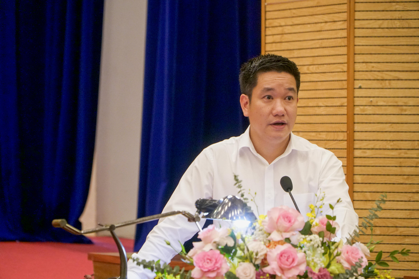 Giám đốc Sở TNMT Nguyễn Huy Cường trả lời ý kiến cử tri.